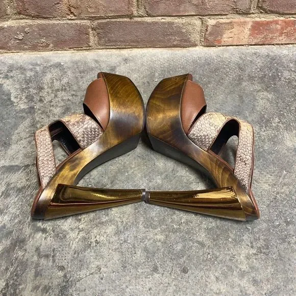 Fendi Embossed Brown Leather Slide Platform Heel Sandal Size 38 - Picture 6 of 11